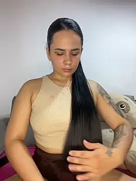 Snapshot of Leyna_Kenet chatting on 2, 3, 2025 Leyna Kenet online show from 2, 3, 2025