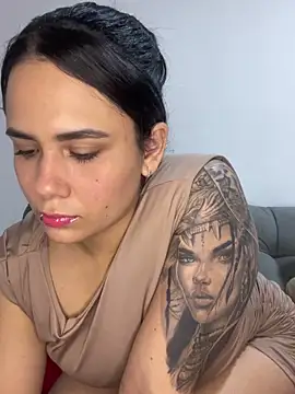 Snapshot of Leyna_Kenet chatting on 3, 3, 2025 Leyna Kenet online show from 3, 3, 2025