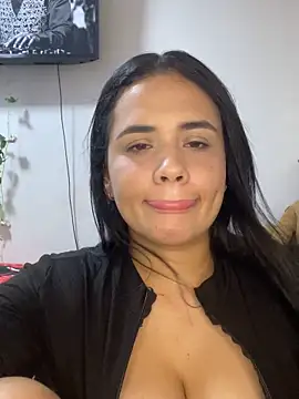 Snapshot of Leyna_Kenet chatting on 1, 10, 2025 Leyna Kenet online show from 1, 10, 2025