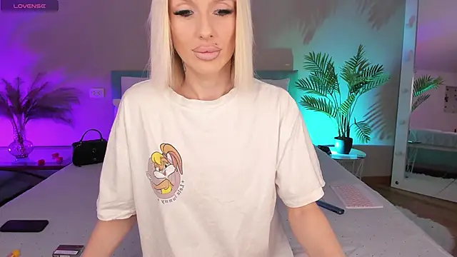 Lana kitty   online show from 3, 5, 2026