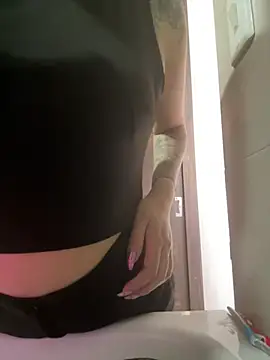 Snapshot of SarahXRusso chatting on 27, 1, 2025 SarahXRusso online show from 27, 1, 2025