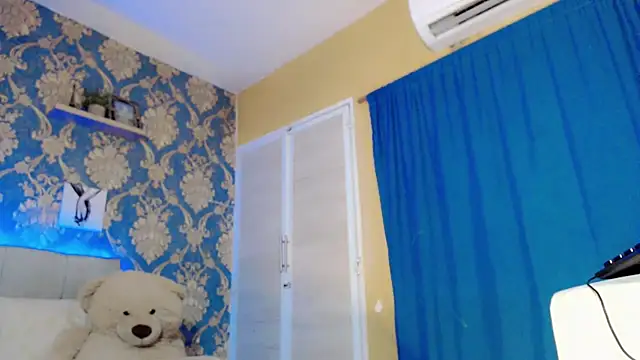 nicoledollts online show from 4, 5, 2026