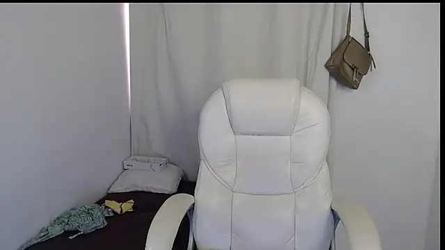 Xileny-Halliwey online show from 2, 10, 2025