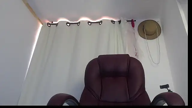 Xileny-Halliwey online show from 8, 2, 2026