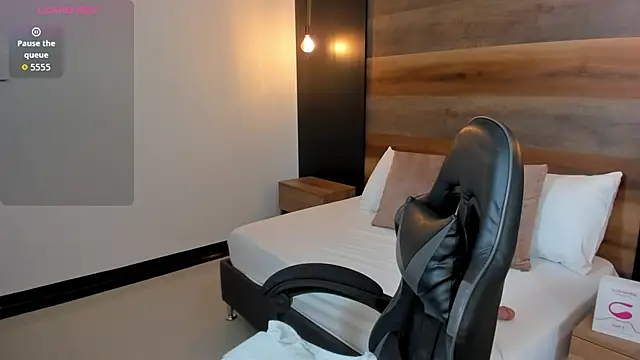 stephanya  online show from 10, 11, 2025