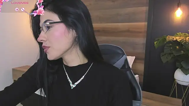stephanya  online show from 6, 5, 2026