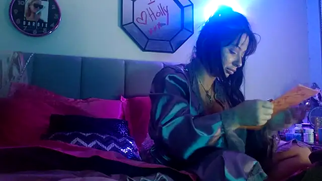 Hollyhudson123 online show from 4, 1, 2025