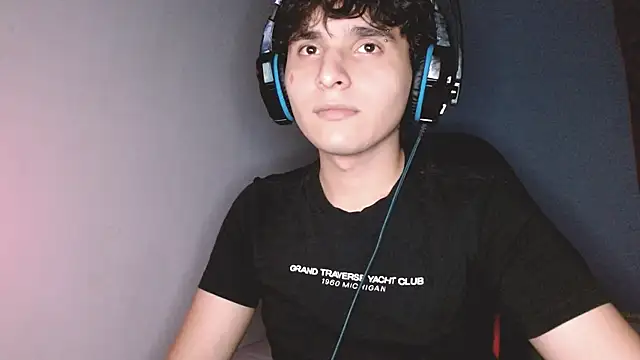 Snapshot of Charley_quin chatting on 8, 10, 2025 Charley quin online show from 8, 10, 2025