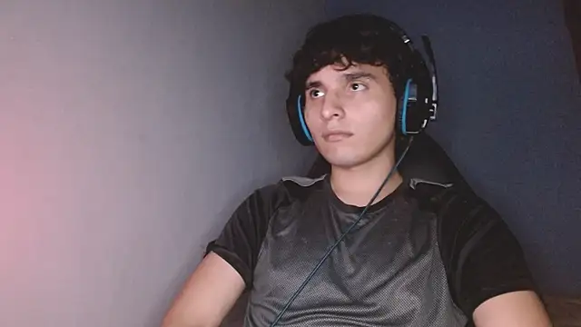 Snapshot of Charley_quin chatting on 19, 10, 2025 Charley quin online show from 19, 10, 2025