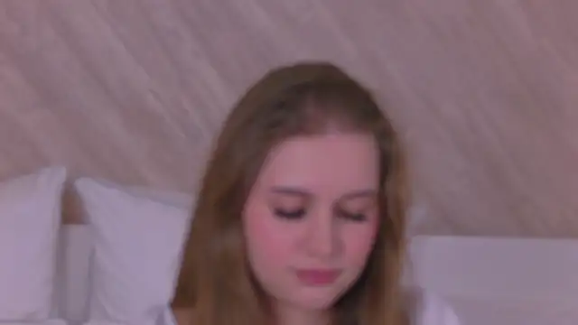 Snapshot of EllieHayes chatting on 10, 1, 2025 EllieHayes online show from 10, 1, 2025