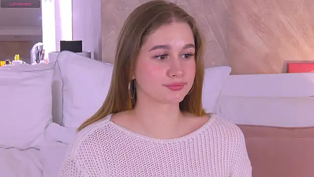 Snapshot of EllieHayes chatting on 1, 3, 2025 EllieHayes online show from 1, 3, 2025