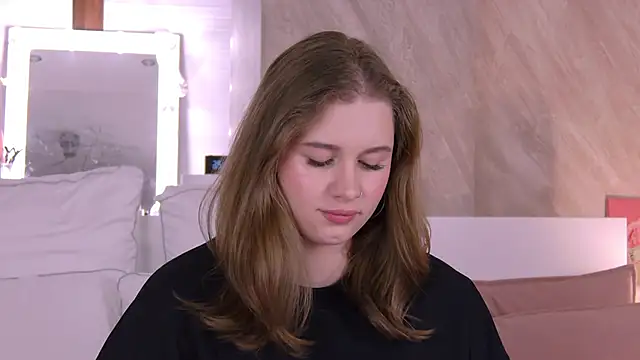 Snapshot of EllieHayes chatting on 17, 10, 2025 EllieHayes online show from 17, 10, 2025