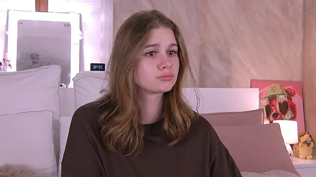 Snapshot of EllieHayes chatting on 18, 10, 2025 EllieHayes online show from 18, 10, 2025