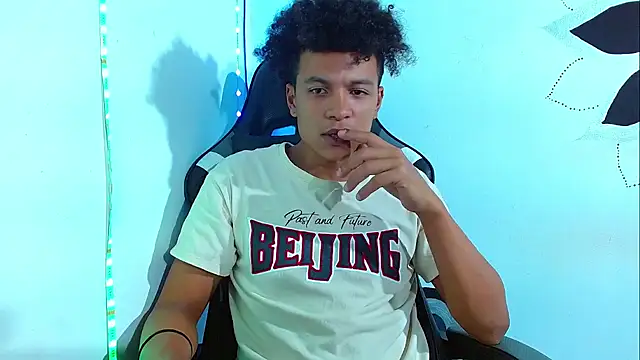 Snapshot of Black_Diamon_ chatting on 31, 1, 2025 Black Diamon online show from 31, 1, 2025