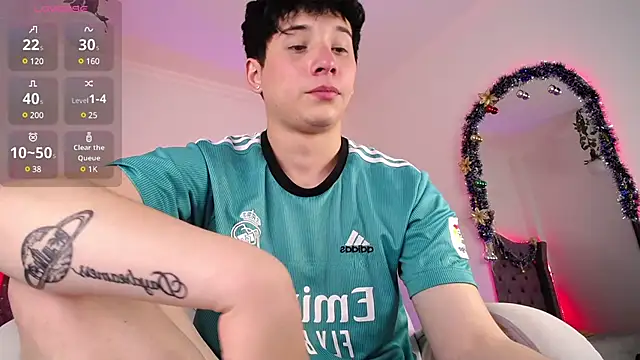 Snapshot of JustinMiller__ chatting on 17, 12, 2024 JustinMiller online show from 17, 12, 2024