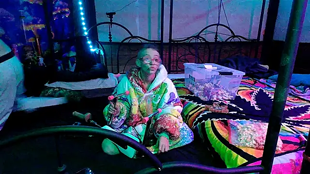 Snapshot of Stonermama666420 chatting on 9, 10, 2025 Stonermama666420 online show from 9, 10, 2025