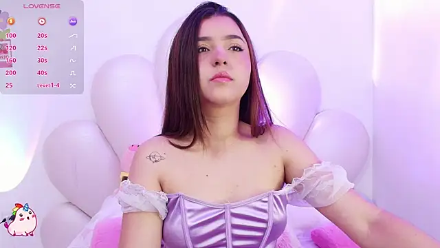 Snapshot of zoewillian chatting on 14, 11, 2025 zoewillian online show from 14, 11, 2025