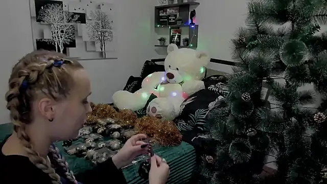 Snapshot of LinaTruly chatting on 14, 12, 2024 LinaTruly online show from 14, 12, 2024