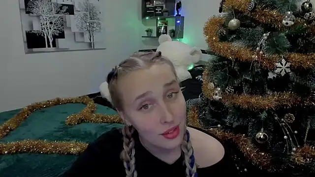 Snapshot of LinaTruly chatting on 14, 12, 2024 LinaTruly online show from 14, 12, 2024