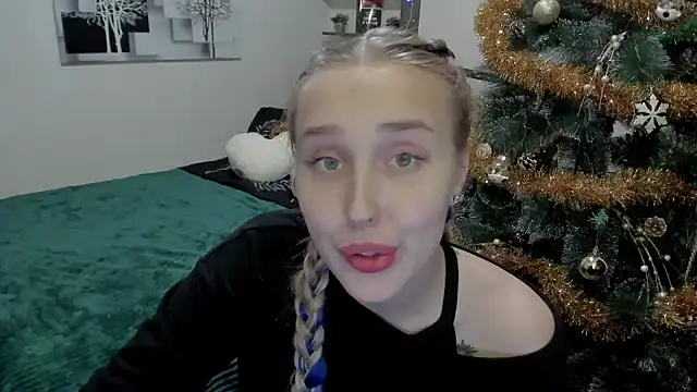 Snapshot of LinaTruly chatting on 15, 12, 2024 LinaTruly online show from 15, 12, 2024