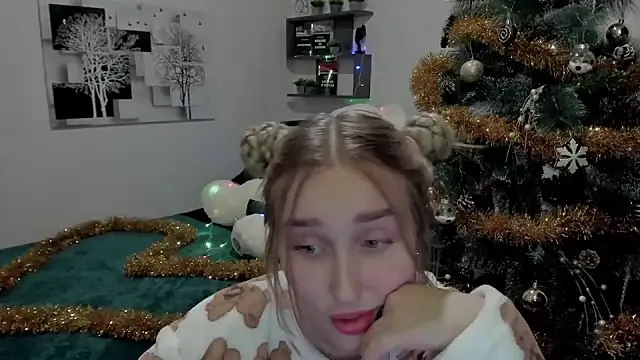 Snapshot of LinaTruly chatting on 18, 12, 2024 LinaTruly online show from 18, 12, 2024