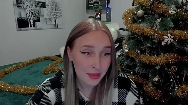 Snapshot of LinaTruly chatting on 20, 12, 2024 LinaTruly online show from 20, 12, 2024