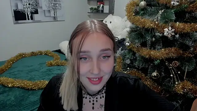 Snapshot of LinaTruly chatting on 21, 12, 2024 LinaTruly online show from 21, 12, 2024