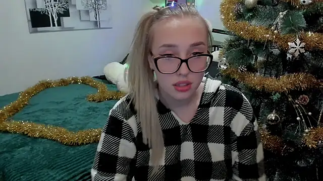 Snapshot of LinaTruly chatting on 23, 12, 2024 LinaTruly online show from 23, 12, 2024