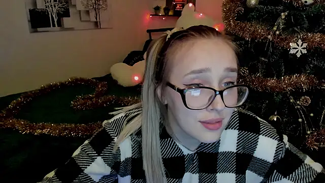 Snapshot of LinaTruly chatting on 23, 12, 2024 LinaTruly online show from 23, 12, 2024