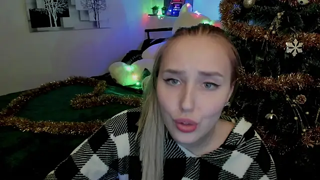 Snapshot of LinaTruly chatting on 24, 12, 2024 LinaTruly online show from 24, 12, 2024