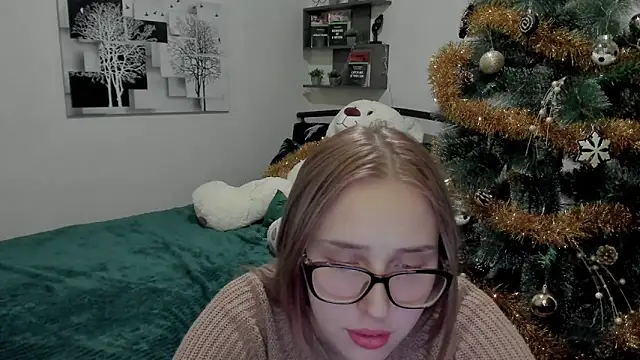 Snapshot of LinaTruly chatting on 10, 1, 2025 LinaTruly online show from 10, 1, 2025