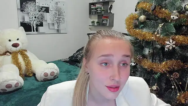 Snapshot of LinaTruly chatting on 12, 1, 2025 LinaTruly online show from 12, 1, 2025