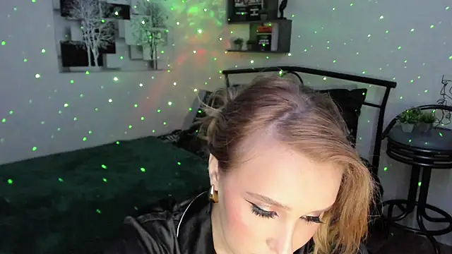 Snapshot of LinaTruly chatting on 22, 1, 2025 LinaTruly online show from 22, 1, 2025