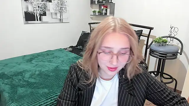 Snapshot of LinaTruly chatting on 24, 1, 2025 LinaTruly online show from 24, 1, 2025