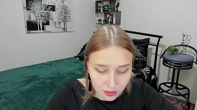 Snapshot of LinaTruly chatting on 4, 2, 2025 LinaTruly online show from 4, 2, 2025