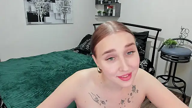 Snapshot of LinaTruly chatting on 12, 2, 2025 LinaTruly online show from 12, 2, 2025