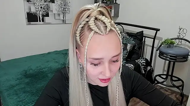 Snapshot of LinaTruly chatting on 15, 2, 2025 LinaTruly online show from 15, 2, 2025