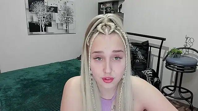 Snapshot of LinaTruly chatting on 18, 2, 2025 LinaTruly online show from 18, 2, 2025