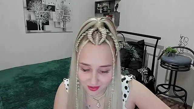 Snapshot of LinaTruly chatting on 19, 2, 2025 LinaTruly online show from 19, 2, 2025