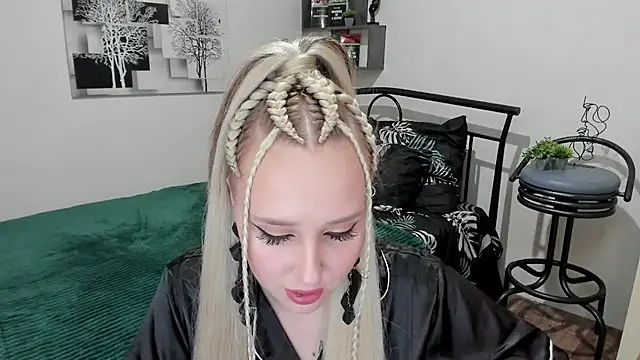 Snapshot of LinaTruly chatting on 21, 2, 2025 LinaTruly online show from 21, 2, 2025