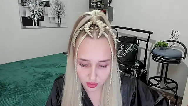 Snapshot of LinaTruly chatting on 25, 2, 2025 LinaTruly online show from 25, 2, 2025