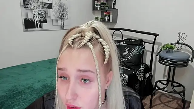 Snapshot of LinaTruly chatting on 26, 2, 2025 LinaTruly online show from 26, 2, 2025