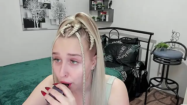 Snapshot of LinaTruly chatting on 26, 2, 2025 LinaTruly online show from 26, 2, 2025