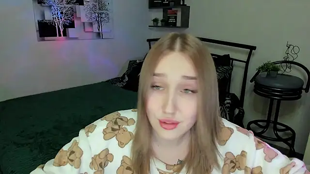 Snapshot of LinaTruly chatting on 27, 2, 2025 LinaTruly online show from 27, 2, 2025