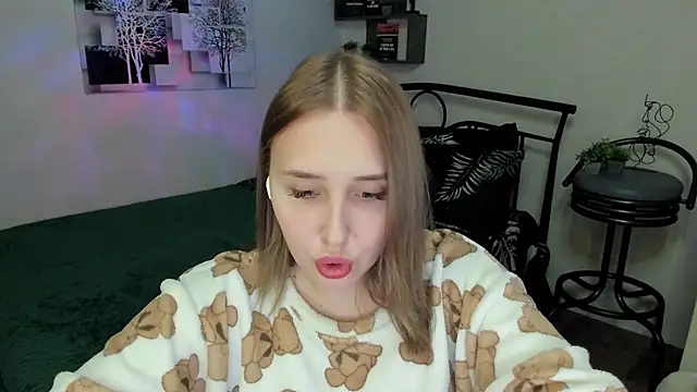 Snapshot of LinaTruly chatting on 27, 2, 2025 LinaTruly online show from 27, 2, 2025