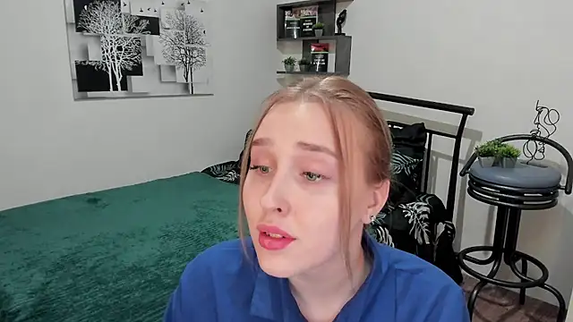 Snapshot of LinaTruly chatting on 4, 3, 2025 LinaTruly online show from 4, 3, 2025