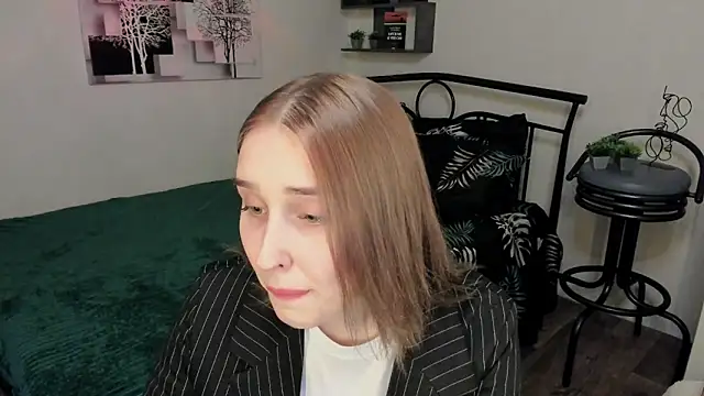 Snapshot of LinaTruly chatting on 5, 3, 2025 LinaTruly online show from 5, 3, 2025