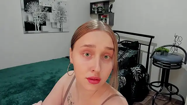 Snapshot of LinaTruly chatting on 7, 3, 2025 LinaTruly online show from 7, 3, 2025