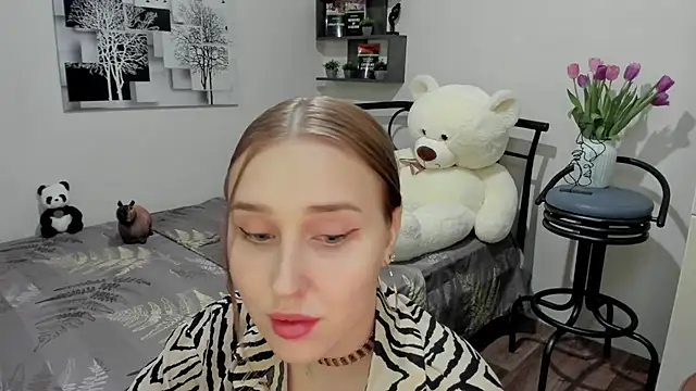 Snapshot of LinaTruly chatting on 9, 3, 2025 LinaTruly online show from 9, 3, 2025