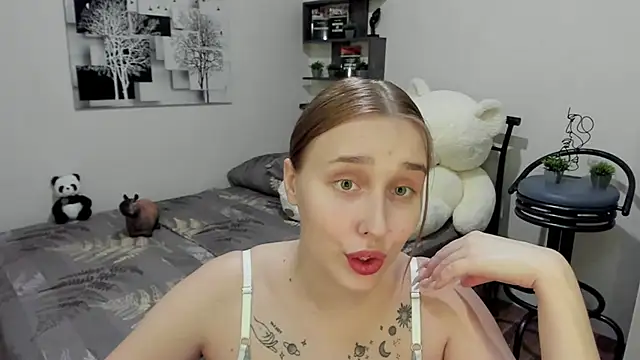 Snapshot of LinaTruly chatting on 18, 3, 2025 LinaTruly online show from 18, 3, 2025